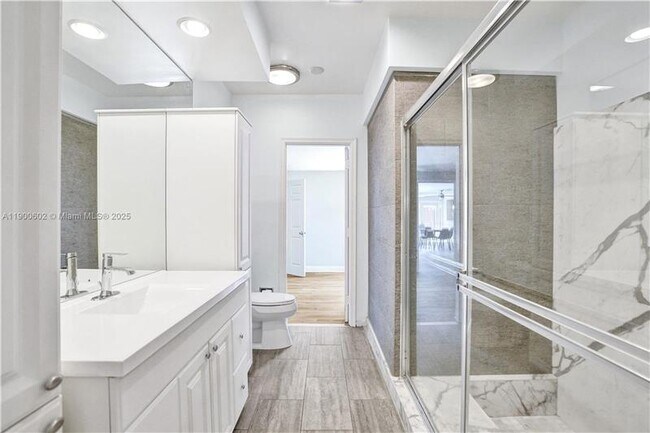 Photo - 2031 NE 62nd St