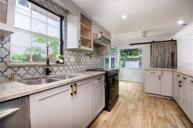 Photo - 1430 20th Ave N