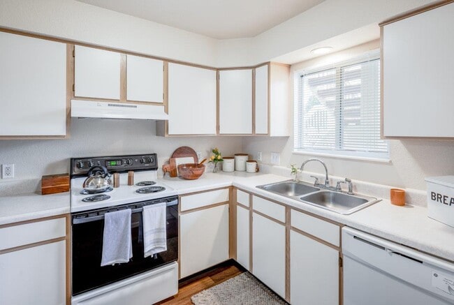 Steeplechase Apartments and Townhomes