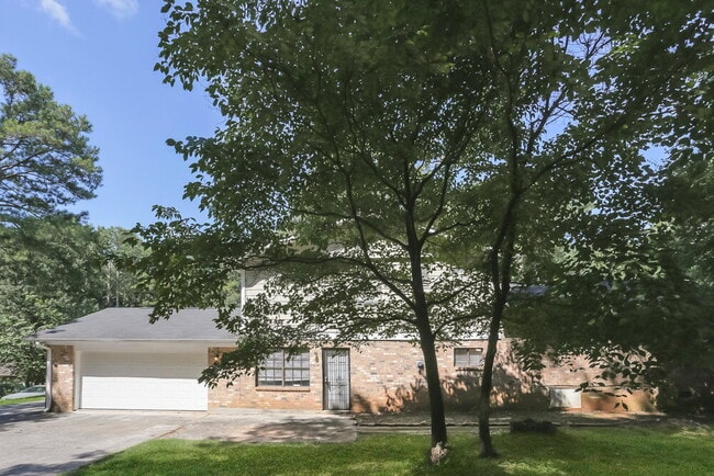 Building Photo - 3212 Goldenchain Dr