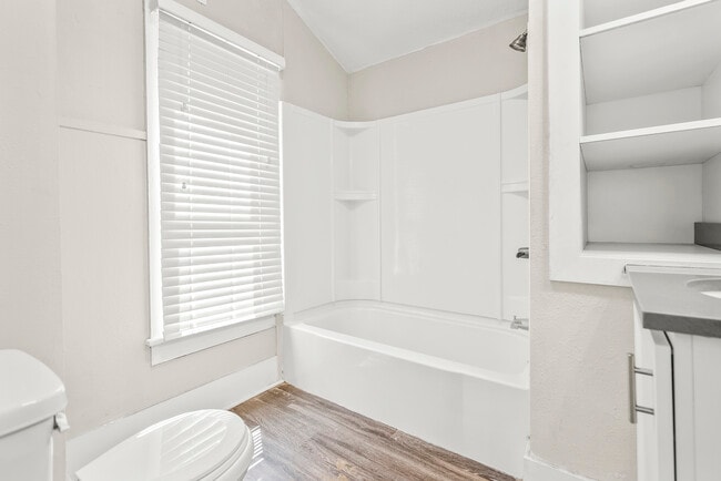 Photo - 2522 Iowa St