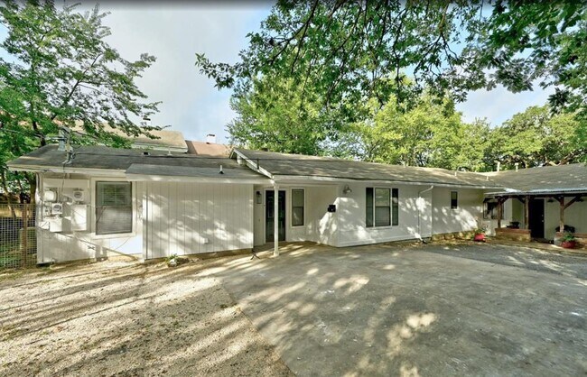 Photo - 2407 Winsted Ln