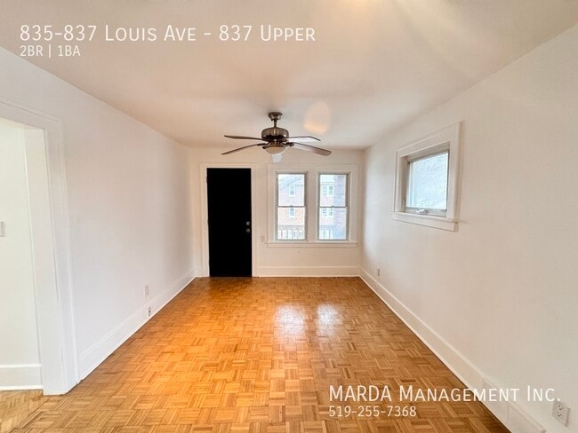 Photo - NEWLY RENOVATED 2 BED/1 BATH UPPER W/ LARGE DECK + 40% OF UTILITIES Unité 837 Upper