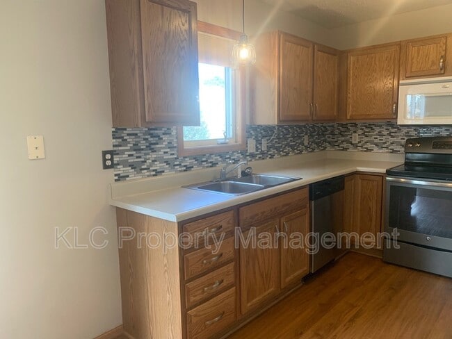 Photo - 402 SE Orchid St