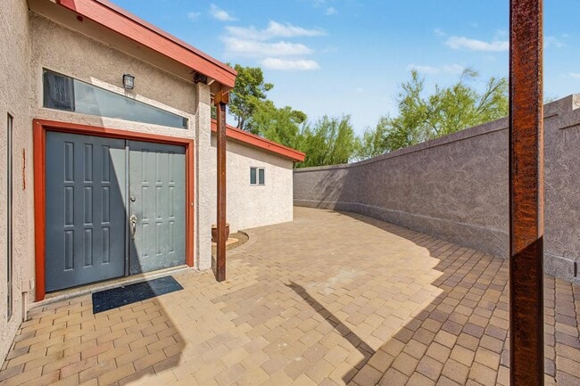 2845 N Silver Spur Dr