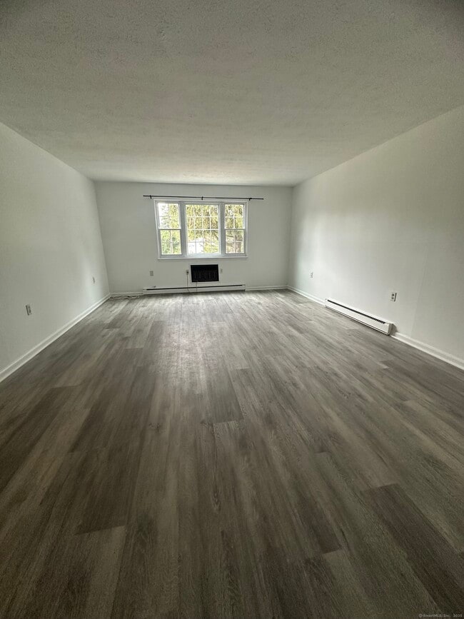 Photo - 103 Horse Pond Rd Unit APT D