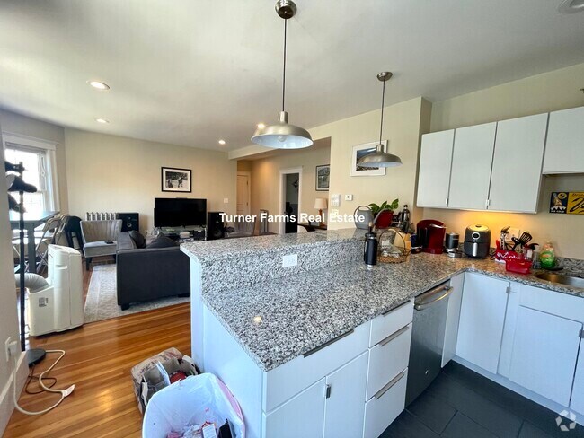 Building Photo - 102 Morrison Ave Unit 2 Rental