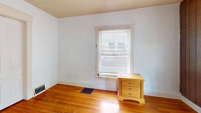 Photo - 717 Dewey Ave