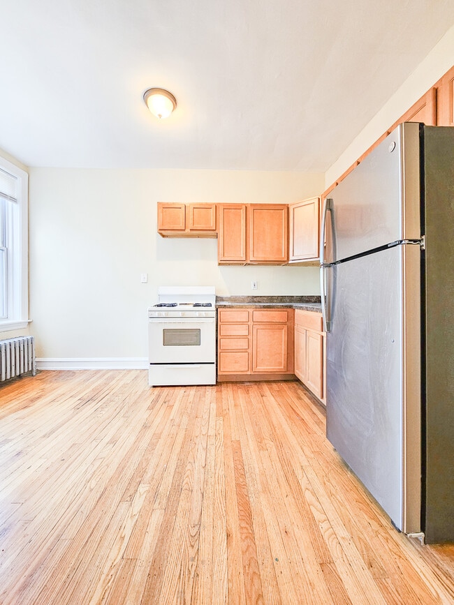 Photo - 4719 W Belmont Ave Unidad #2N