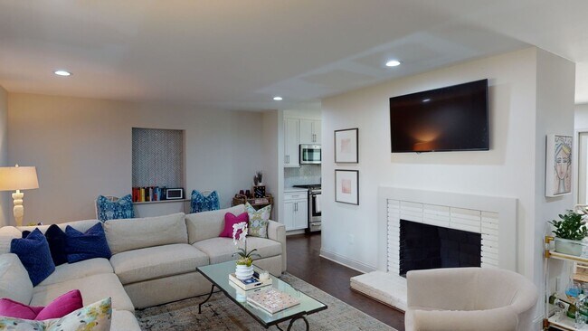 1329 Mockingbird Ln