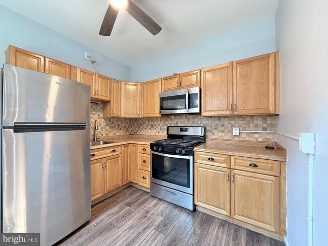 Photo - 570 Line St