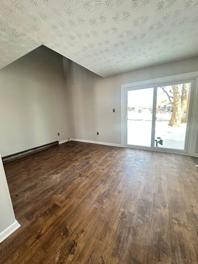 Photo - Townhouse for Rent in Broadway