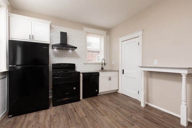 Photo - 4914 Loughborough Ave