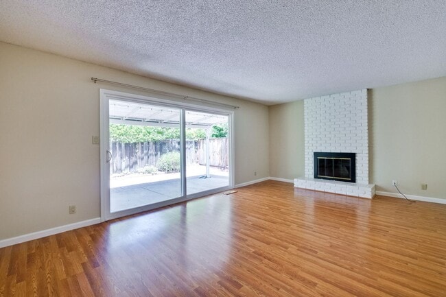 Photo - 1341-1343 Kingfisher Way Unidad 1343