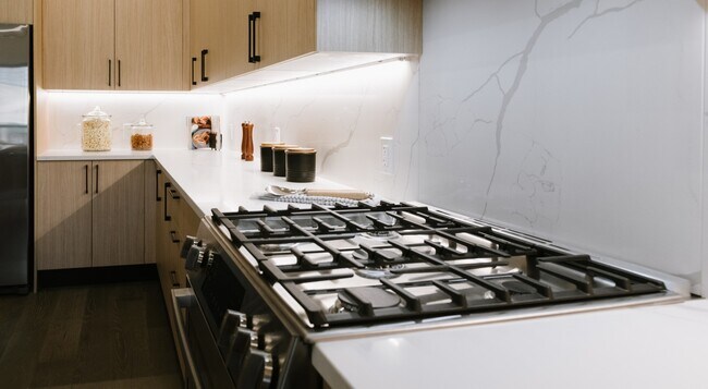 Photo - Pet-Friendly One-Bedroom Apartment with Ne... Unidad A-1270