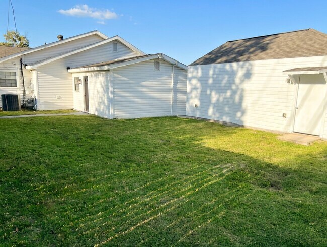Photo - 221 Hyta St