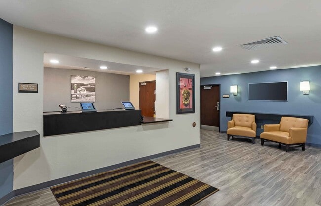 Furnished Studio-Milwaukee - Waukesha