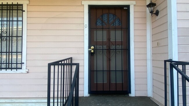 310 N Moore Ave