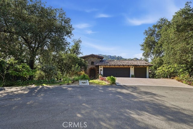 921 Monarch Dr