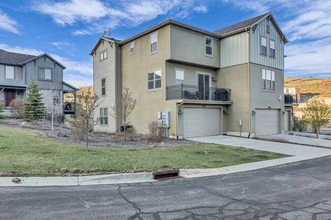Building Photo - Wasatch Springs Gem