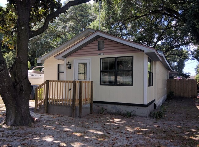 Building Photo - Norfolk Unit #B