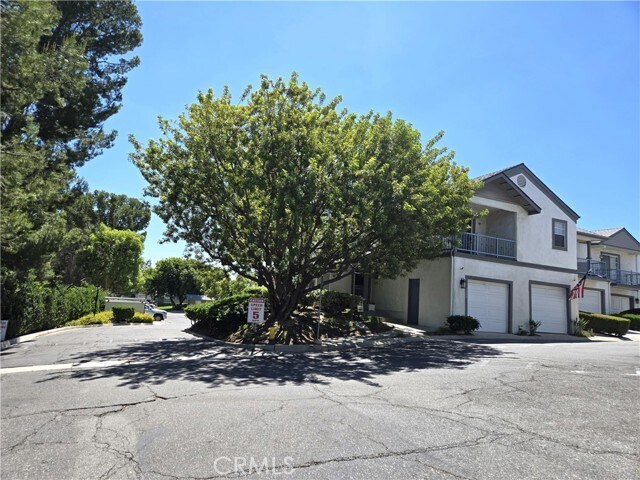 1319 S Country Way