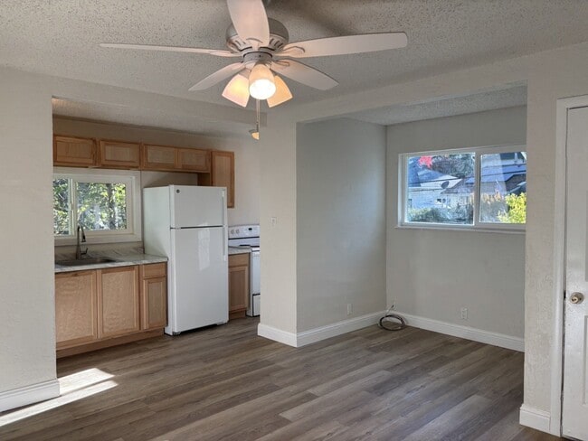 Photo - Remodeled 1-bedroom duplex near downtown P... Unidad 2