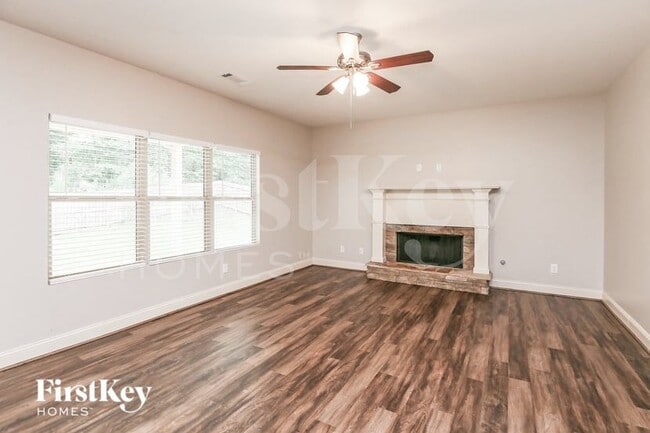 Photo - 835 Sassafras Ln