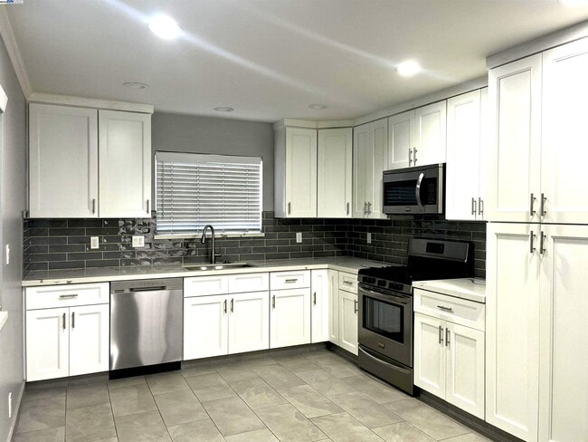 Photo - 584 Harvard Ave