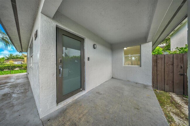 Photo - 1422 NW 8th Ave