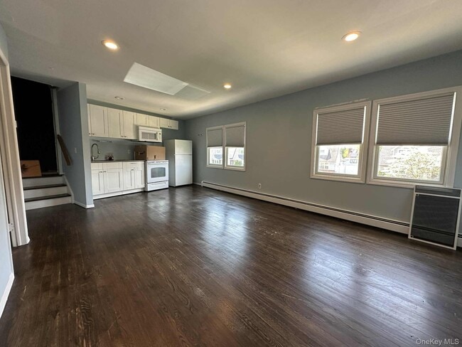 Building Photo - 287 Peters Ave Unit Upper