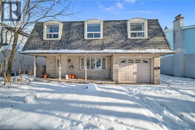 Photo - 61 Vanier Dr