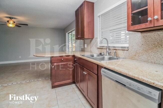 Photo - 118 Ruby Red Ln