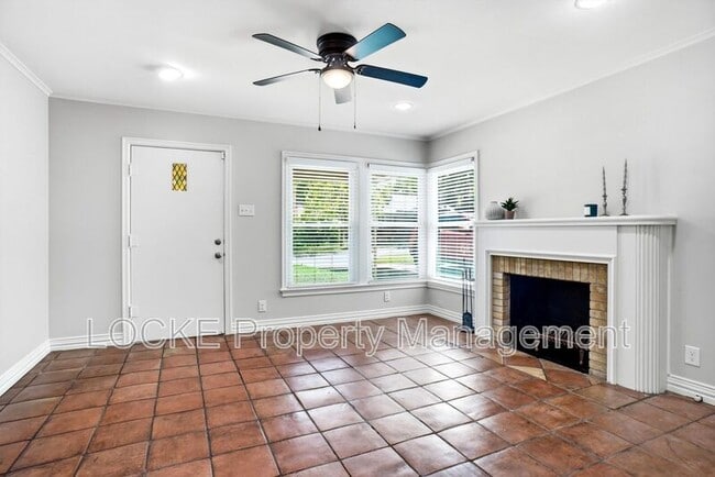 Photo - 3528 Rogers Ave