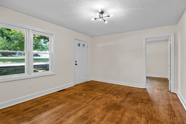 Photo - 618 Glen Lily Rd