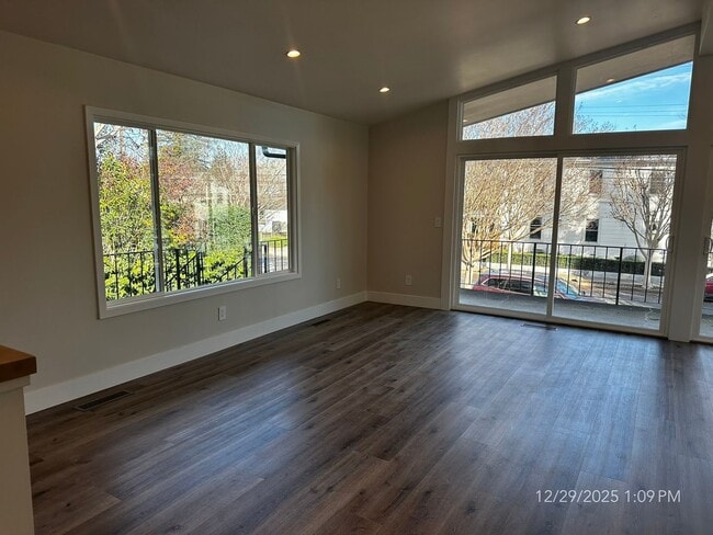 Photo - Brown 1403-1407 Unit 1403