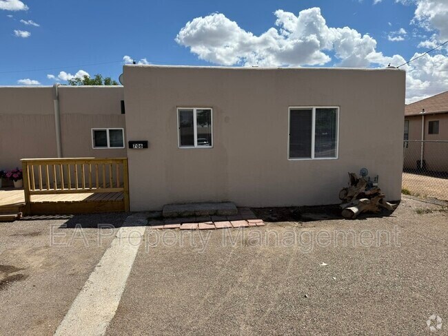 Building Photo - 706 La Poblana Rd NW Rental