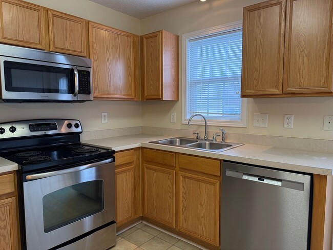Photo - Spacious 2BR 2BA Townhome In Prime Location!