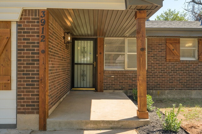 Photo - 3912 Parkwoods Ln