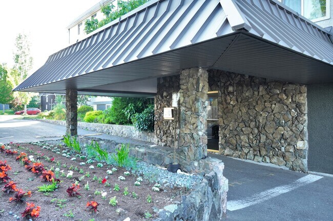 Photo - Madrona Manor Apartments