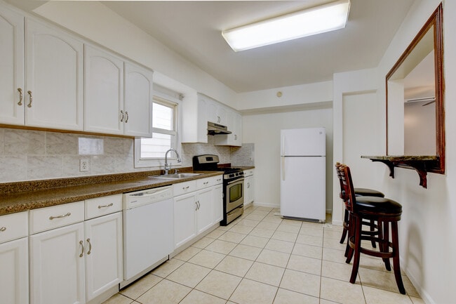 Building Photo - 150 Brookdale Ave Unit 1 Rental