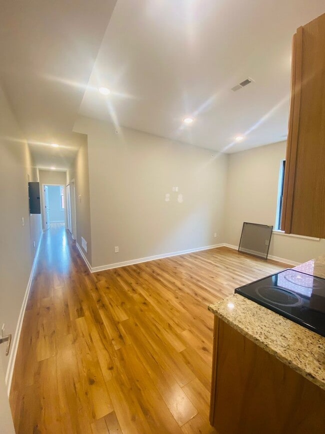 1827 W Diamond St Unit F