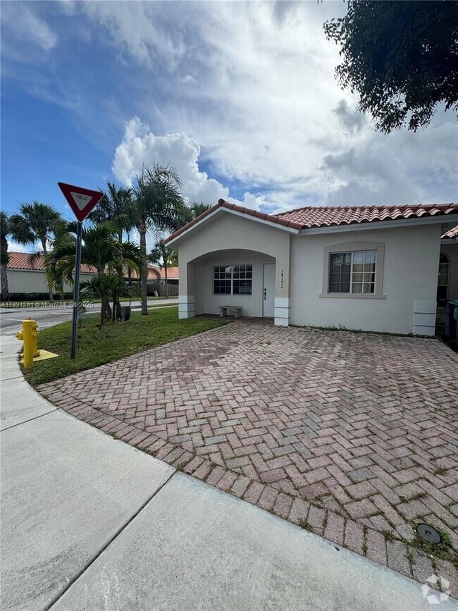 Building Photo - 18172 SW 109th Pl Rental