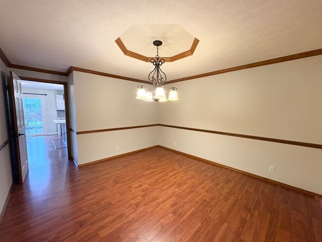 Photo - Stunning 5-Bedroom Home in Eagle Crest subdivision