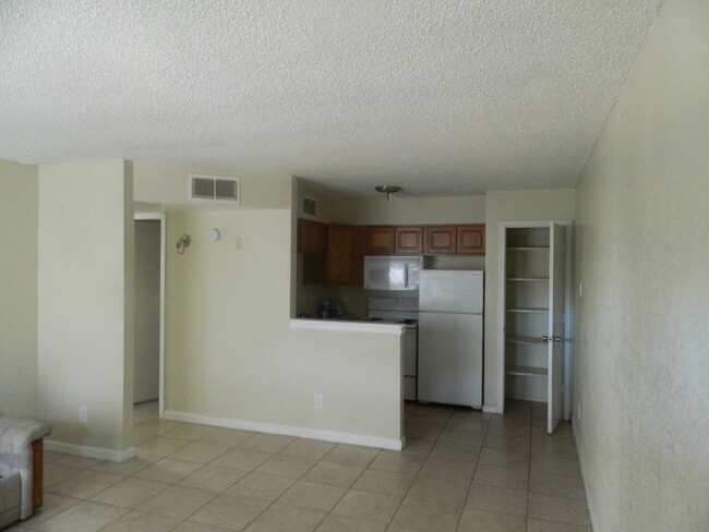 2051- MF $50 - 2051- MF $50 Apartamento Unidad #3