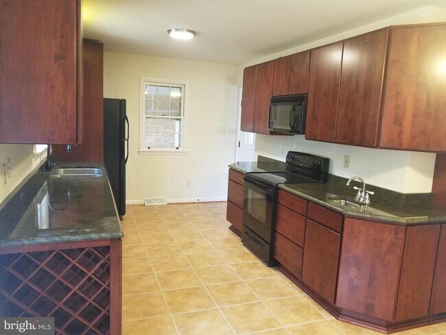 Photo - 8685 Ironsides Rd