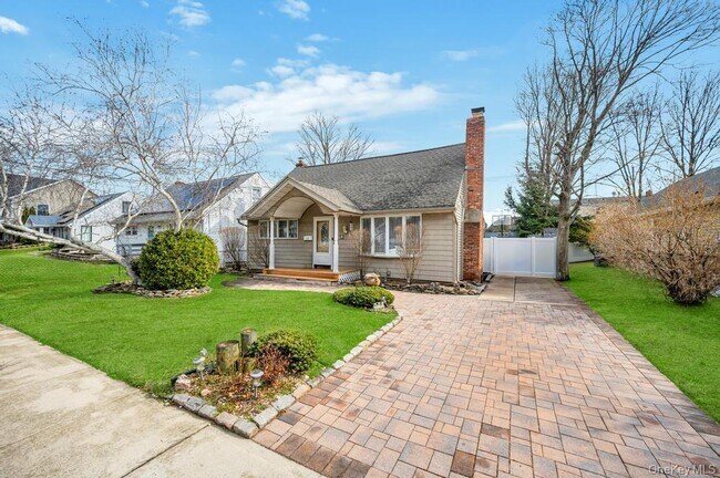 Photo - 2315 Willow St