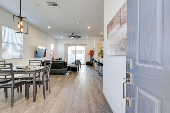 Building Photo - Fully Furnished Single-Story in Guard-Gated 55+ Heritage at Cadence!