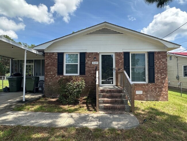 Building Photo - Renovated 3 Bed 1 Bath House