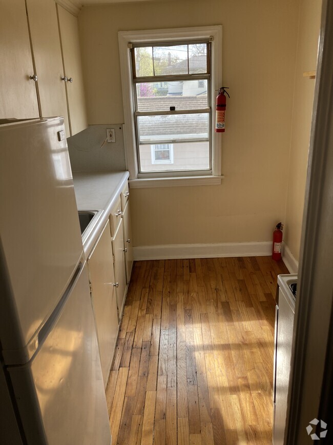Building Photo - 219 N Adams St Unit 2nd Floor Rental